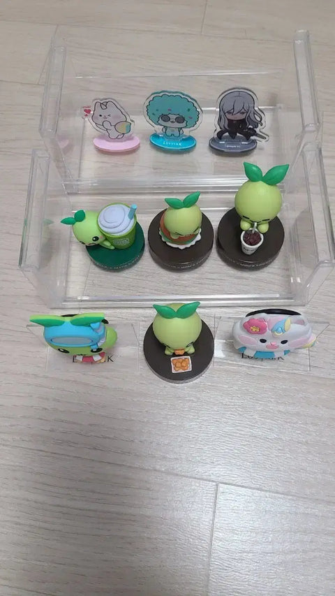 Selling Lost Ark Mom's Touch figure and acrylic stand together.