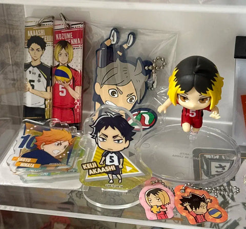 Selling Haikyuu merchandise as a bundle!