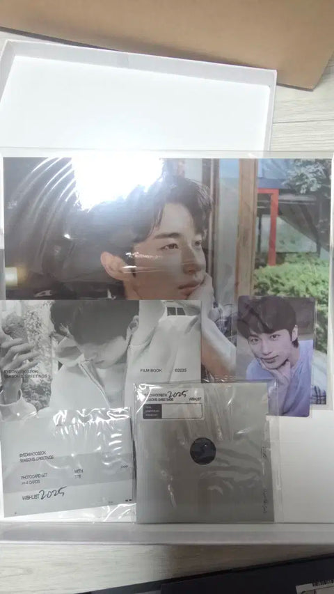 Byeon Woo-seok 2025 Season's Greetings
