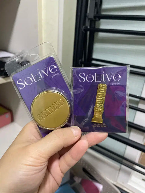 Selling Mamamoo Solar Solalive merchandise.