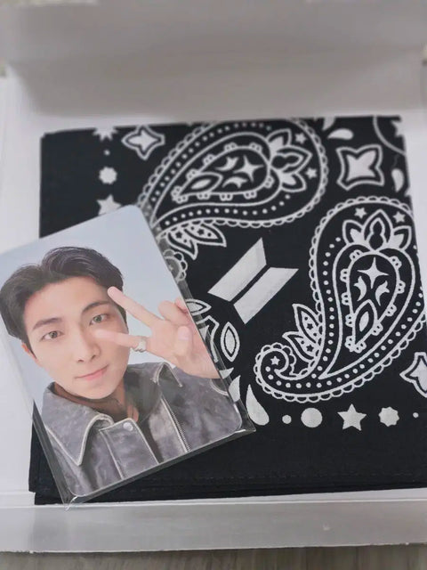 Including half-price shipping) BTS Army Zone photocard + bandana set
