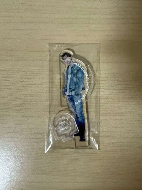 Johnny Acrylic Stand
