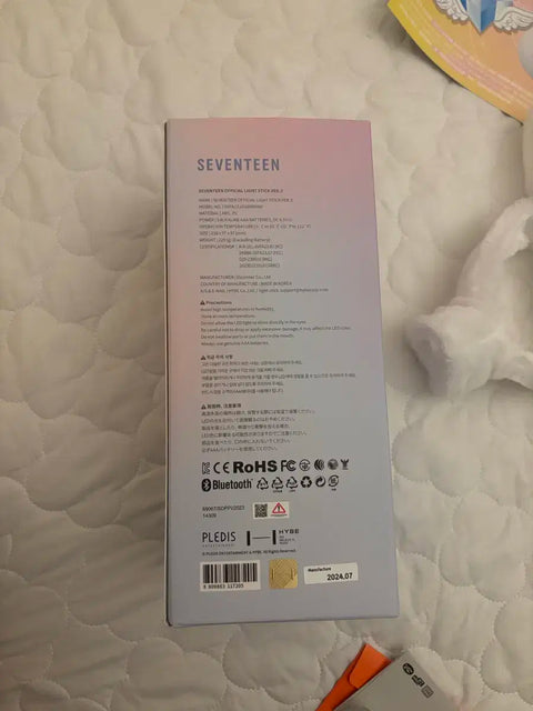 Carrot Bong (New Version), Seventeen official light stick, selling due to leaving the fandom. Lots of freebies!!