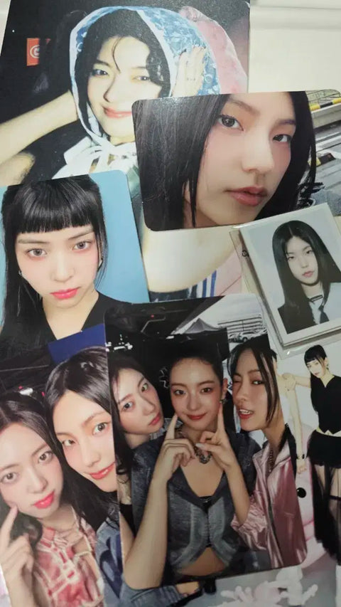 I'm selling Itzy album inclusions as a set.