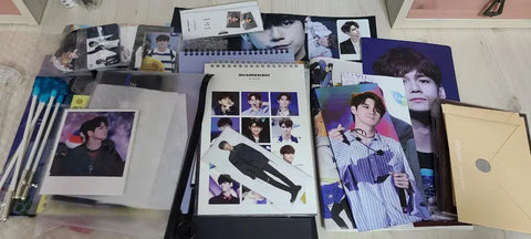 Wanna One Ong Seong-wu album, including unofficial goods season's greetings, sold as a set.