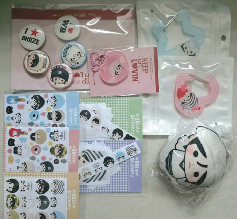 I'm selling a set of Vert-nim, Rise, and Wonbin's birthday cafe goods.