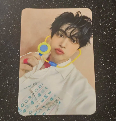 I'm selling/trading a ZEROBASEONE (ZB1) Kim Jiwoong Doctor Doctor fansign event stethoscope photocard (unreleased/exclusive).