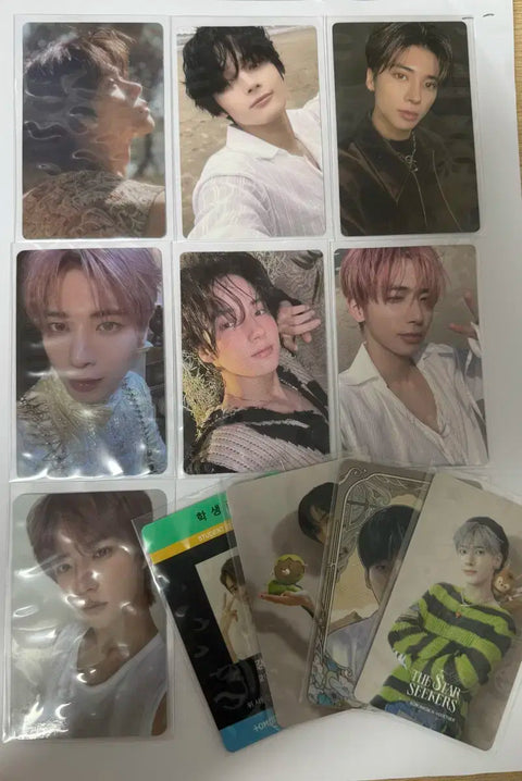 Selling TXT photocards as a set.