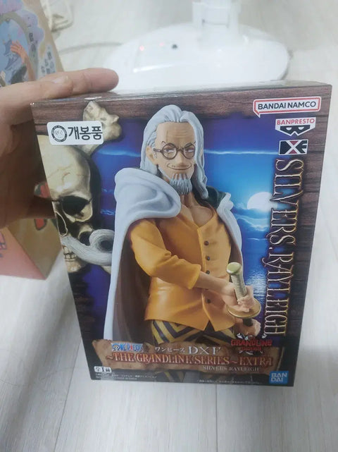 Bandai Rayleigh Figure