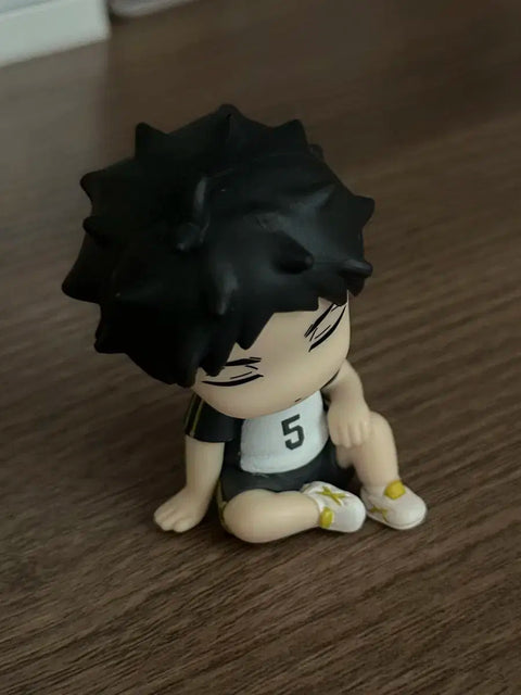Akaashi bowing figure
