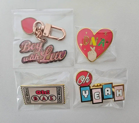 BTS badge & keyring set