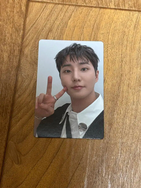 Young K Decade In-Ear V Photocard