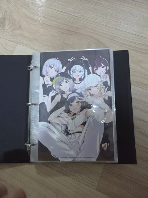 Selling Lee Sedol binder, postcards, bookmark, photo cards A and B, and a can badge set.