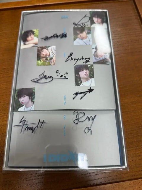 IDID 아이딧 The 1st EP Signed Album from Korean