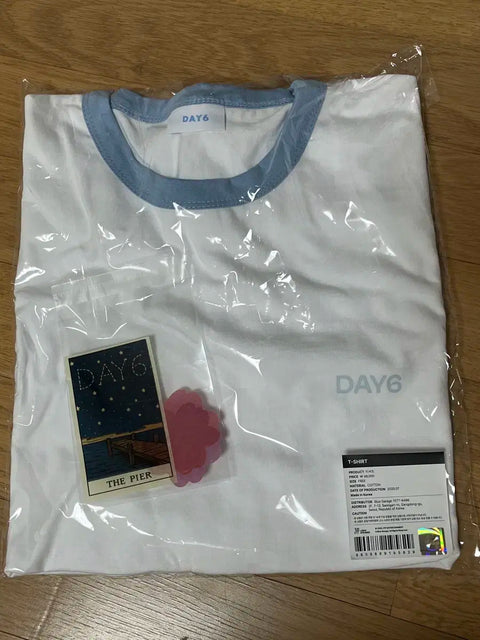 DAY6 fan meeting T-shirt + confetti
