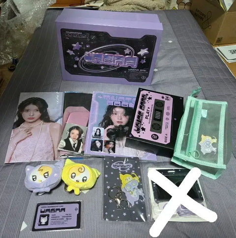 I am selling a complete set of IU's Uaena 8th Generation fanclub kit.