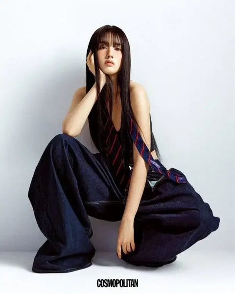  Cosmo magazine with STAYC Yoon's photoshoot, who is appearing on the Gen.G intern program, for sale.