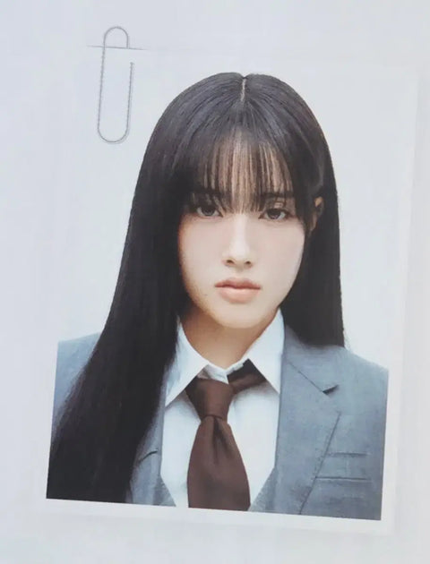  Cosmo magazine with STAYC Yoon's photoshoot, who is appearing on the Gen.G intern program, for sale.